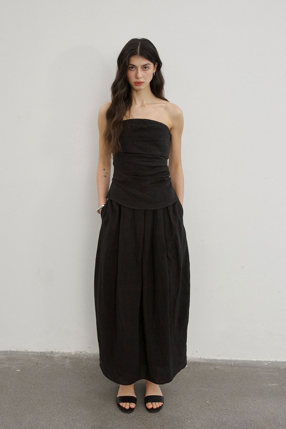 Bud linen dress black