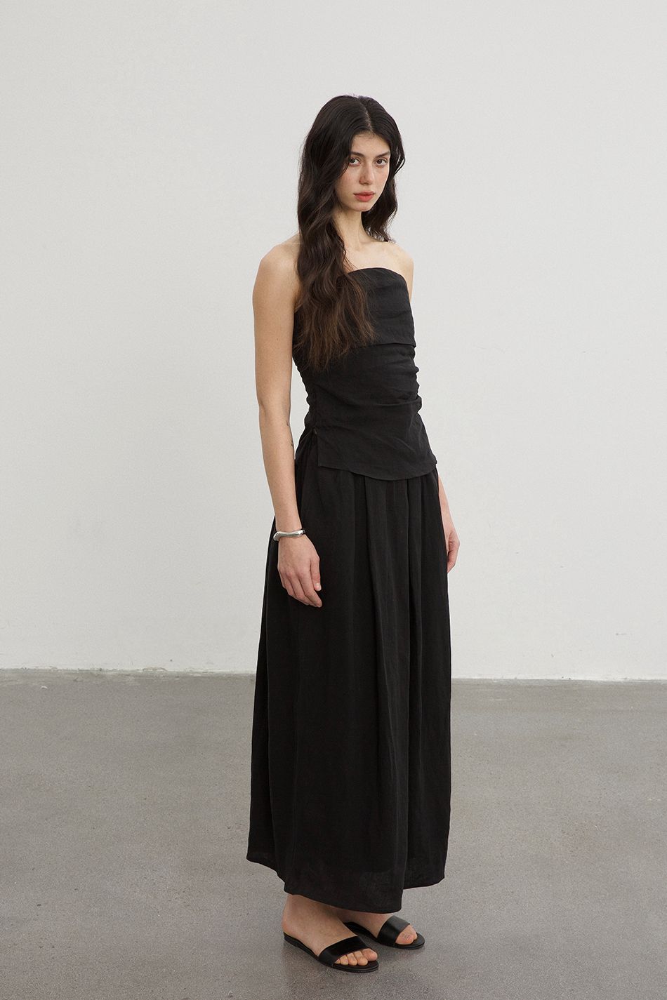 Bud linen dress black