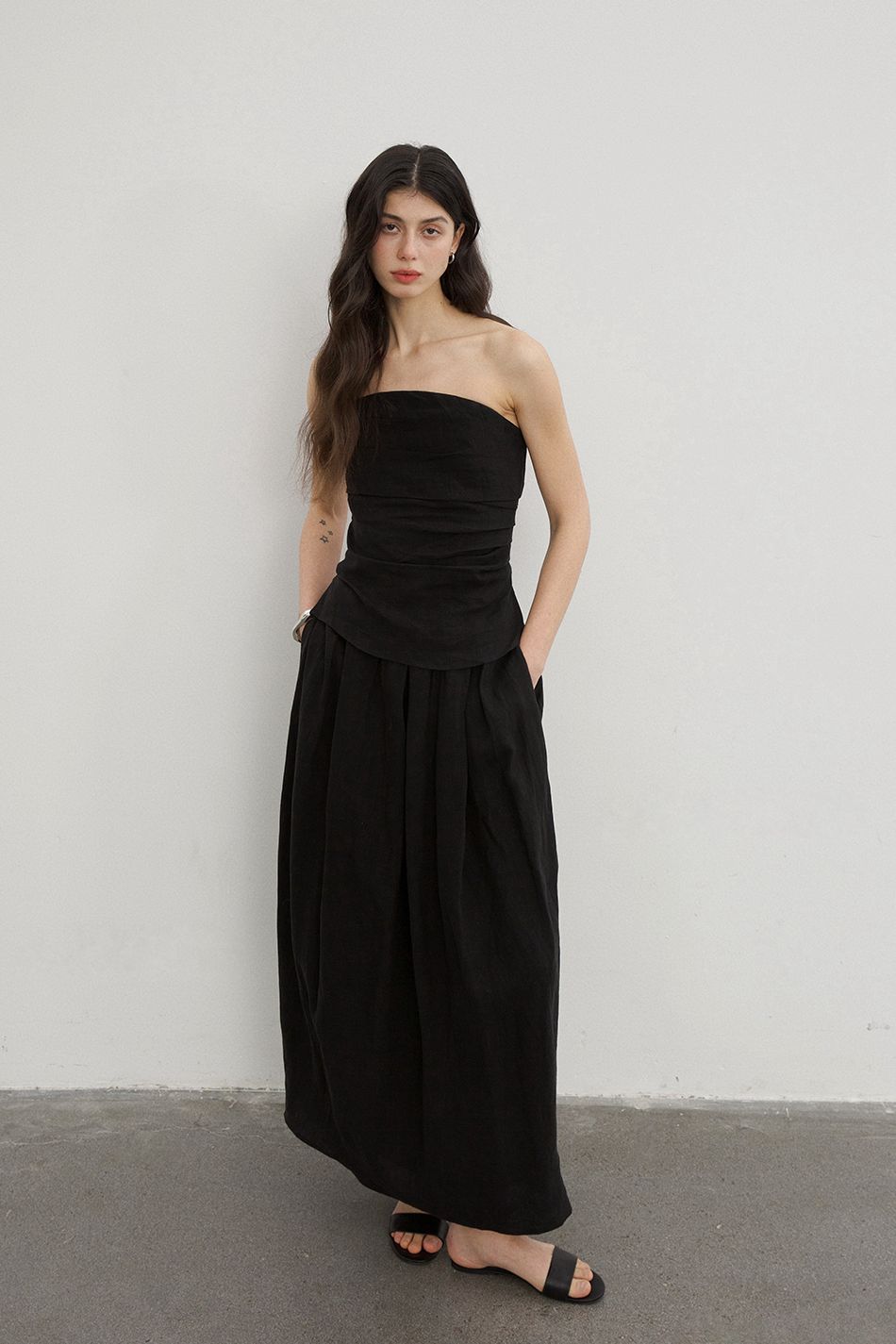 Bud linen dress black